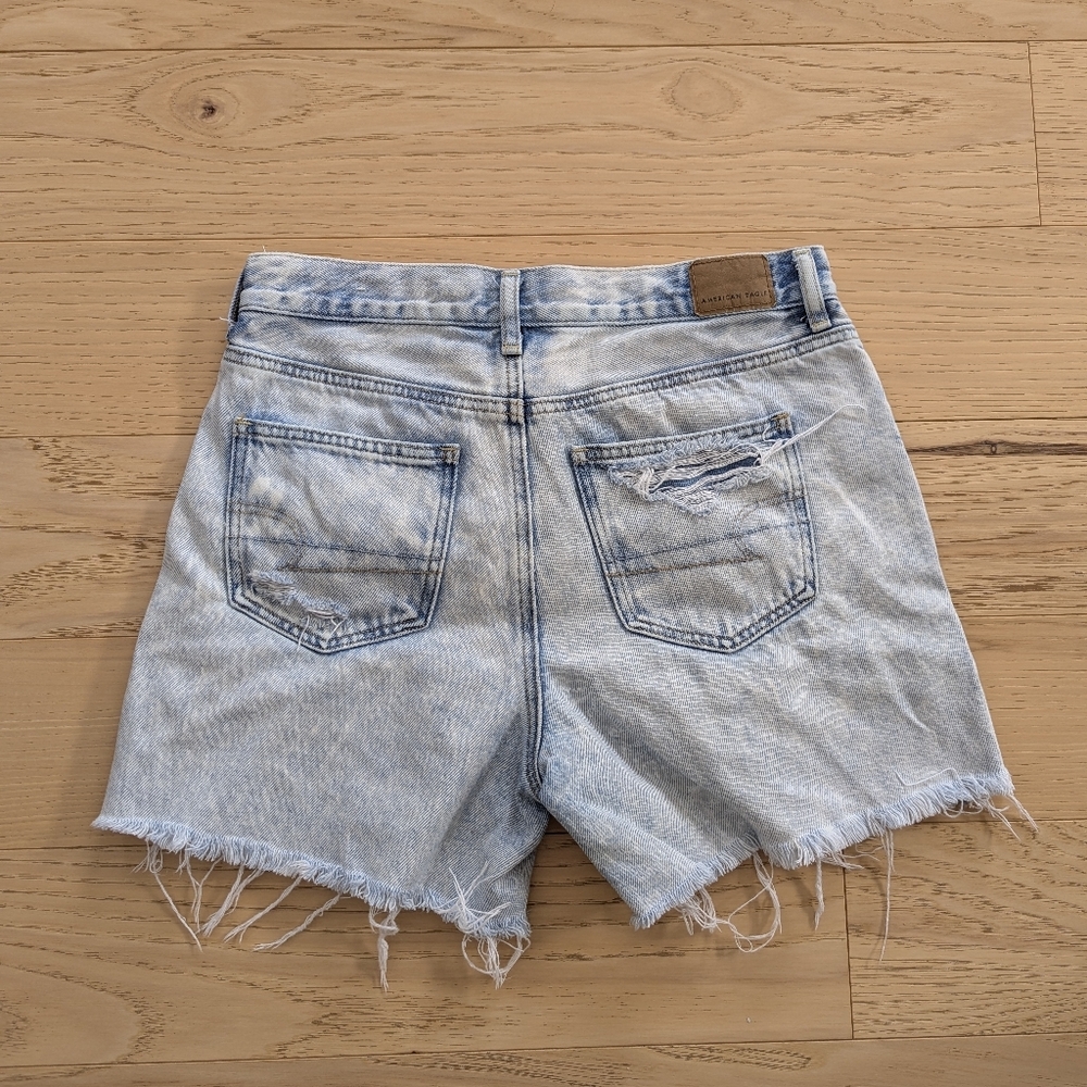 American Eagle Mom Shorts High Rise Acid Wash Distressed Denim - Size 4 - Picture 2 of 10